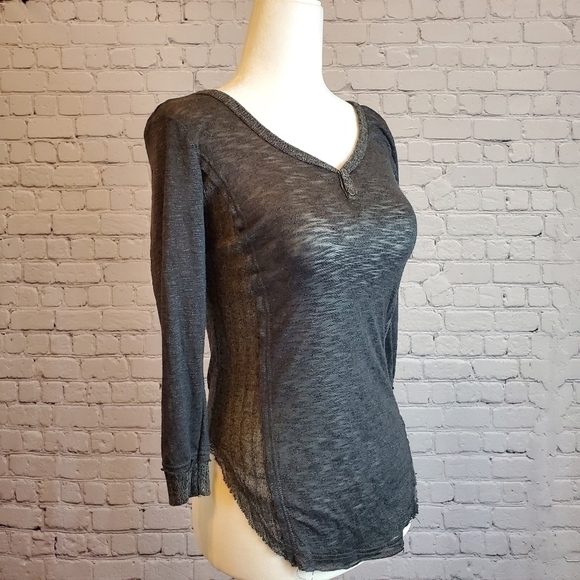 𝅺AEROPOSTALE 3 1/4 sleeve vee neck top sz. XS - Picture 3 of 5